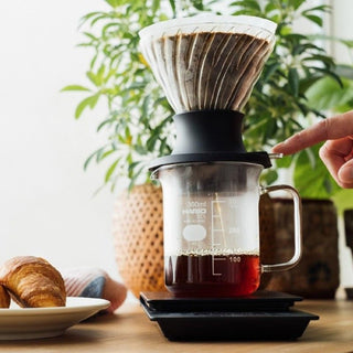 Hario | V60 Switch Immersion Dripper with Beaker & Filters | 200 ml | Black | Set of 40 Paper