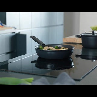 Fiskars | Hard Face Sauté Pan | 2.2L | 24 cm | With Lid