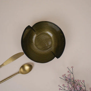 Elegant serving bowl

