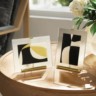 Medium tabletop picture frame